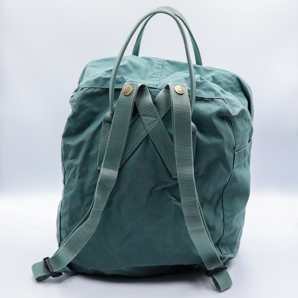 Fjällräven Kånken Backpack Unisex Frost Green Vinylon Classic Outdoor School Bag - Picture 2 of 16